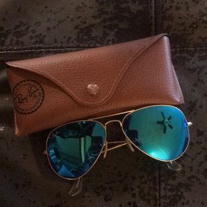 blue ray ban aviators